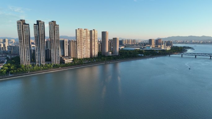 杭州钱塘江边