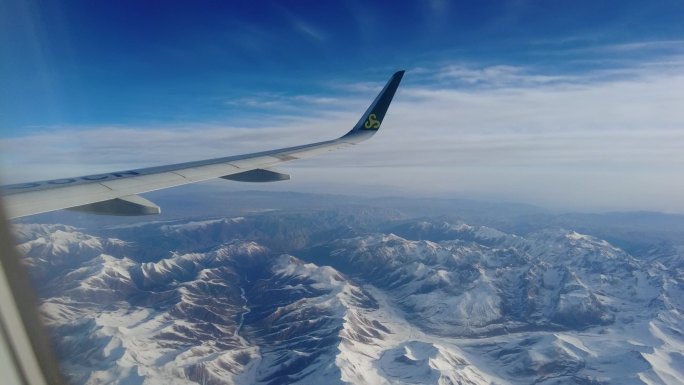 飞机雪山
