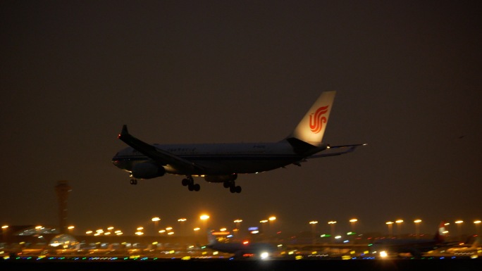 成都双流机场飞机夜晚降落 4k原声视频