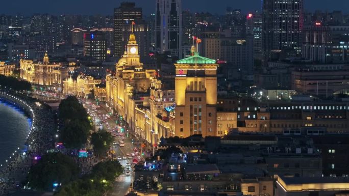 上海外滩国际建筑展美丽夜景鸟瞰图。