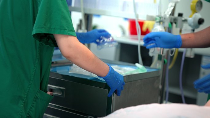 ICU插管、胸外按压抢救