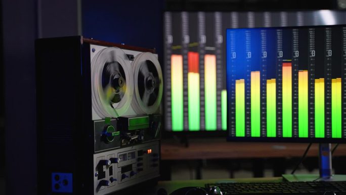 偷听谈话的特殊设备，卷式磁带录音机，情报和间谍活动