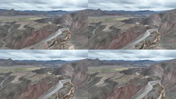 航拍新疆昌吉回族自治州的“百里丹霞”