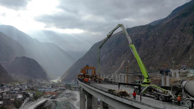 四川路桥，峨汉高速，高速、高铁修建历程。