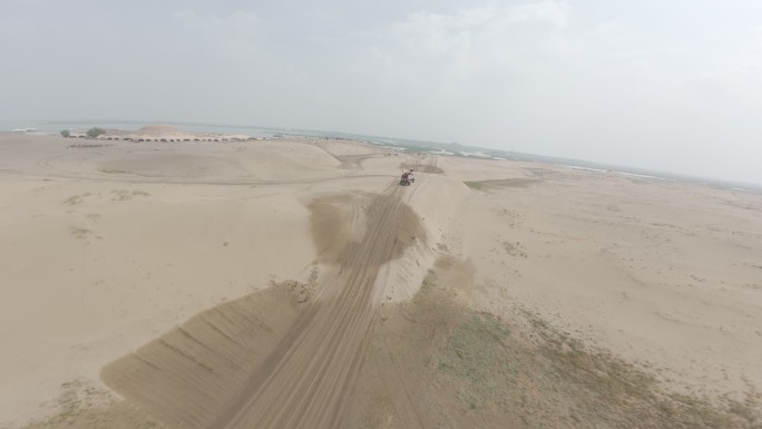 穿越机FPV宁夏沙湖航拍追沙地车