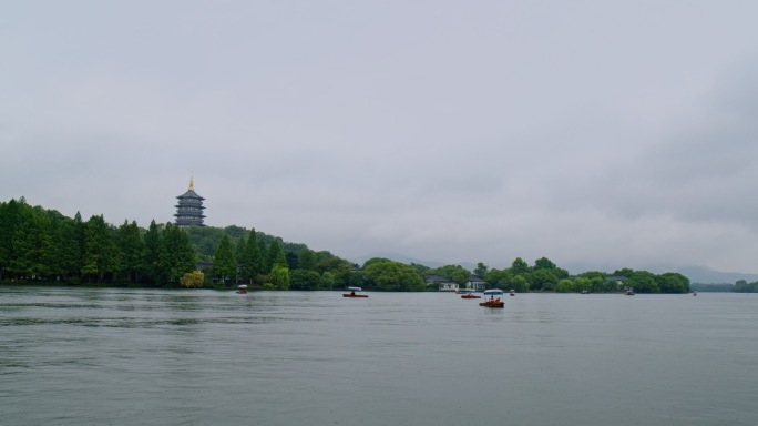杭州西湖唯美雨景雷峰塔