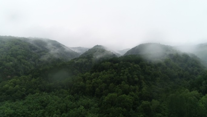4K绿山云层日落延时航片