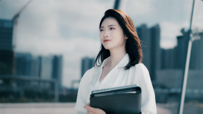 上班 女白领行走 上班 下班 职场女性
