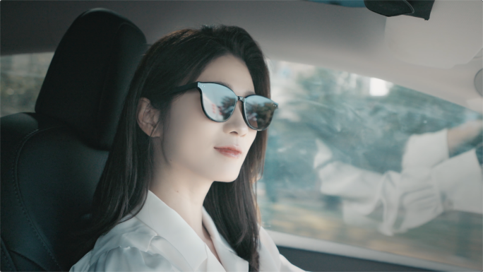 开车 驾驶 商务女性开车 自驾游 驾驶