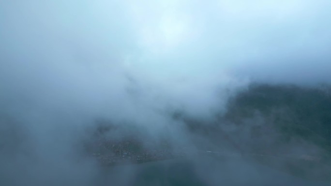 原创实拍4k烟雨泸沽湖云南丽江
