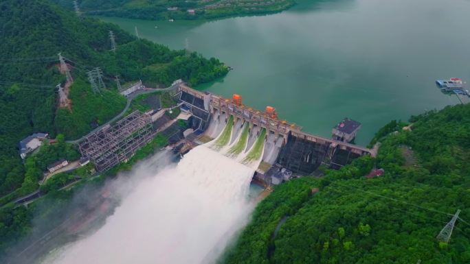 新安江水电站大坝泄洪（2024年版）