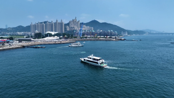 4K-游艇在大海上航行 大连游艇和海鸥