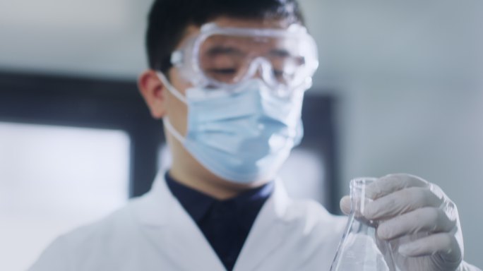 医疗科研人员实验室做实验