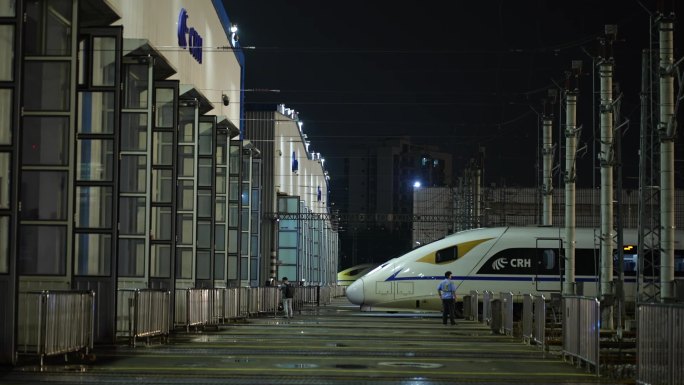 高铁夜间入库