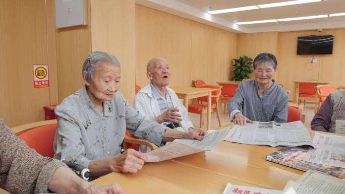 患者教育 老人运动 敬老院老人 老人看书