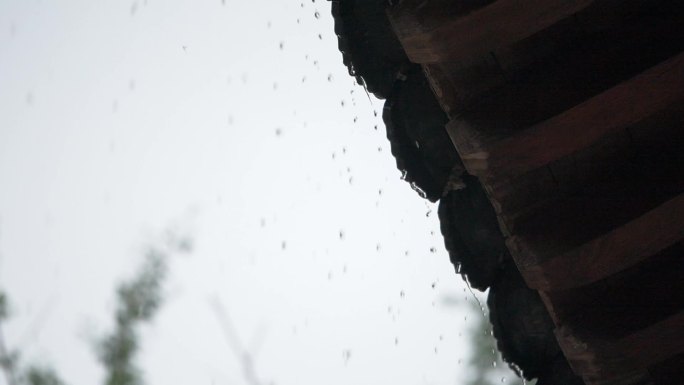 高清升格慢放径山寺庙传统建筑屋檐落雨