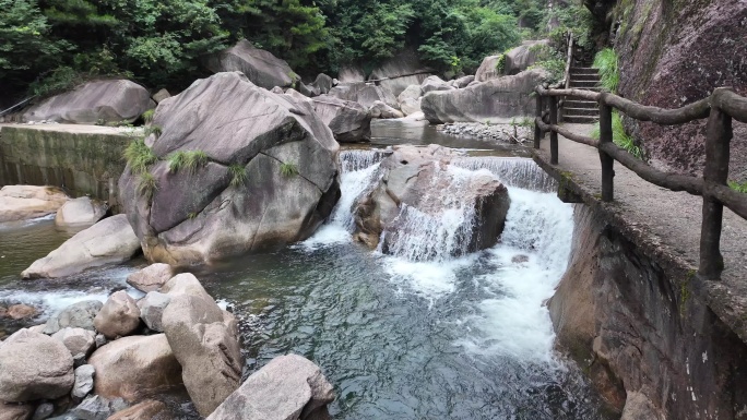 徒步沿途风景-清澈小溪，障山大峡谷