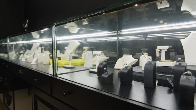 各种精美的珠宝收藏展示在优质精品