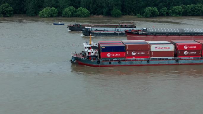 南京长江水路运输，轮船集装箱