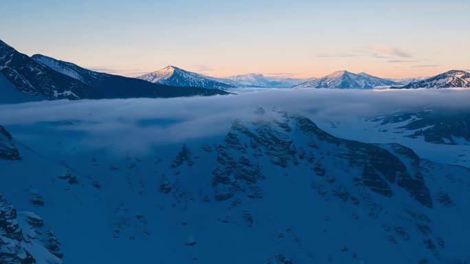 穿越雪山云海