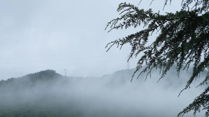 云雾缭绕的山雨 雨雾 下雨