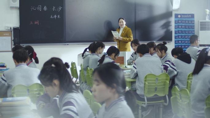 学生上课，校园生活，志愿者，手工课