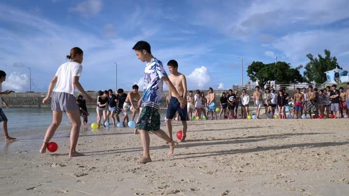 AB0433日本宫古岛沙滩人群游戏