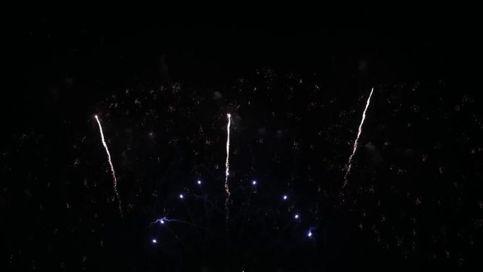 无缝循环真正的烟花表演庆祝活动，多彩的新年烟花
