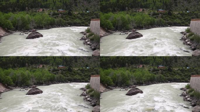 河水湍急的帕隆藏布江