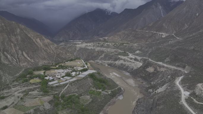 西藏丙察察公路怒江大峡谷干热河谷