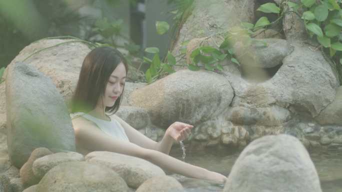 美女泡温泉SPA按摩开背康养瑜伽氧吧