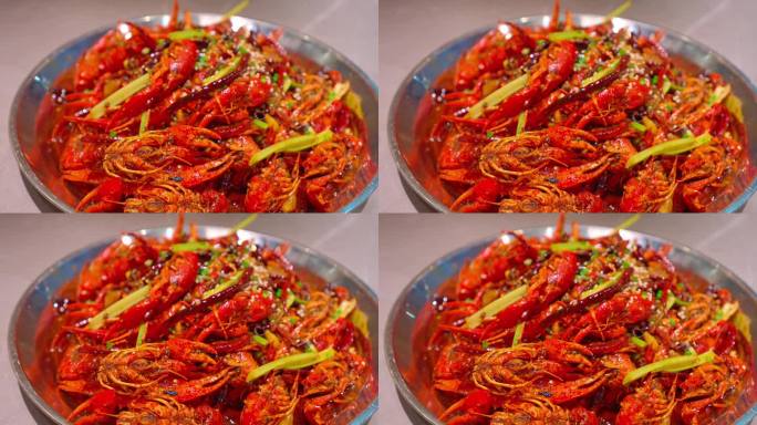 刚出锅的麻辣小龙虾