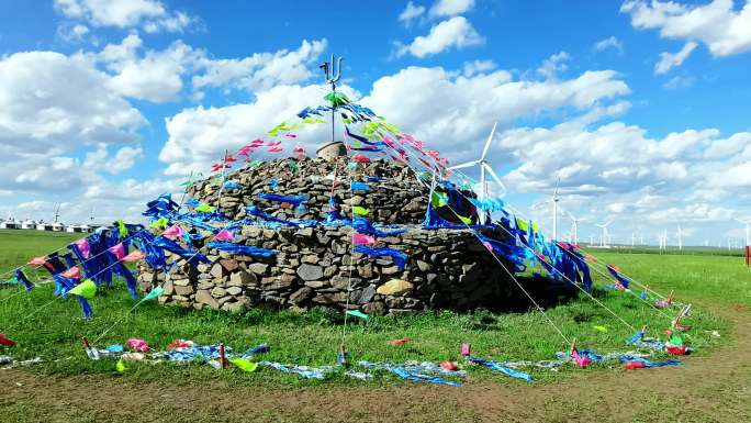 蓝天白云蒙古包，风吹草地现牛羊