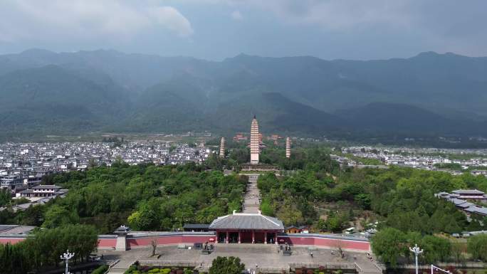 大理、洱海、崇圣寺三塔