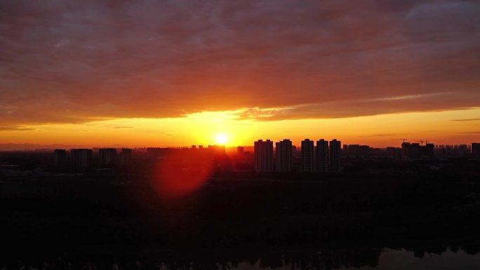 4k 日出 太阳 升起 延时 城市 云层