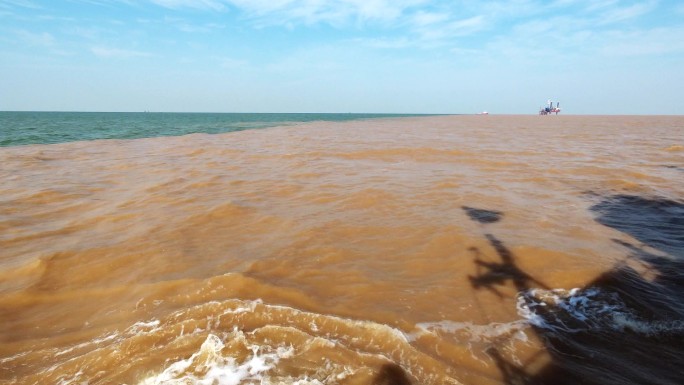 黄河入海口 蓝黄相间 海上奇观