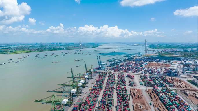 东莞港蓝天白云航拍延时