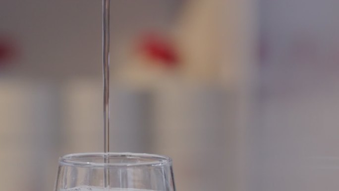 「原创」白酒倒酒 水花酒体