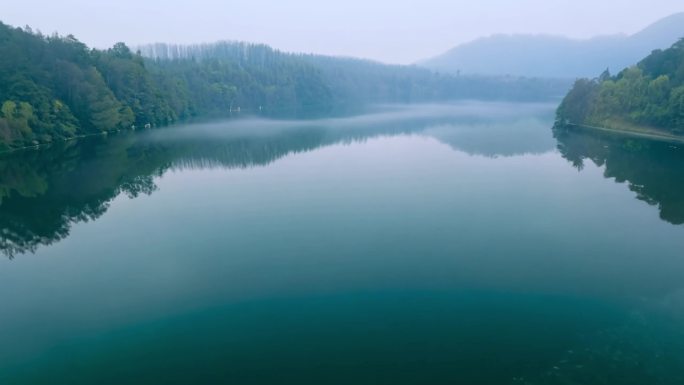 大气湖面无人机拍摄前进