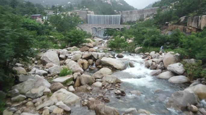 DJI山间流水