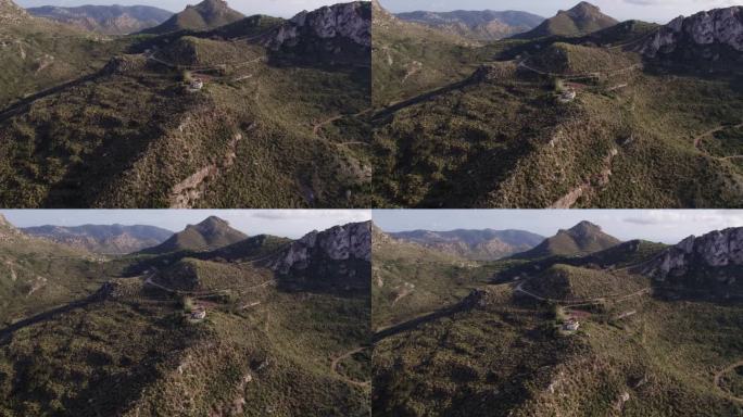 鸟瞰风景秀丽的山脉、丘陵和海岸线，安德拉克斯，马略卡岛，西班牙。