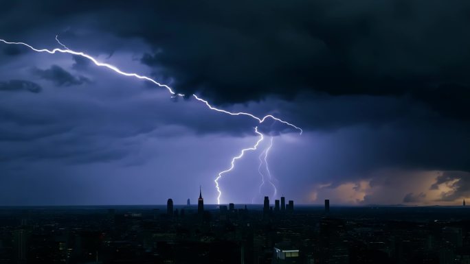 电闪雷鸣闪电雷暴阴天末日风暴大雨极端天气