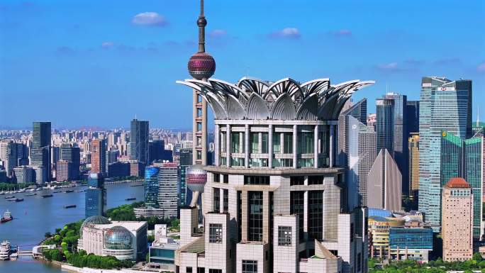 航拍上海外滩中心大厦