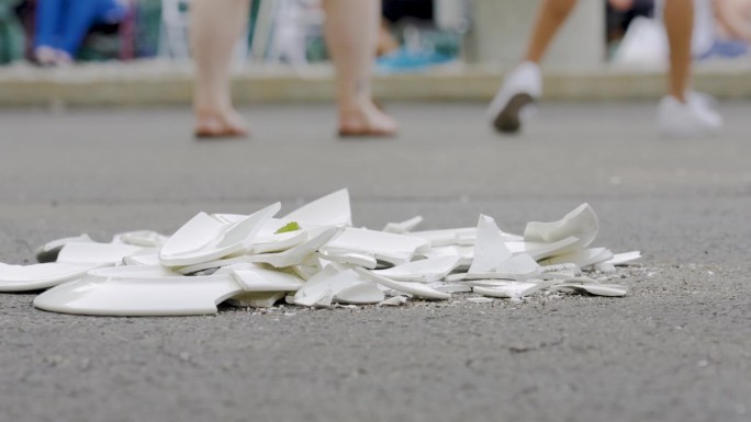 被羞辱后的礼仪希腊盘子。