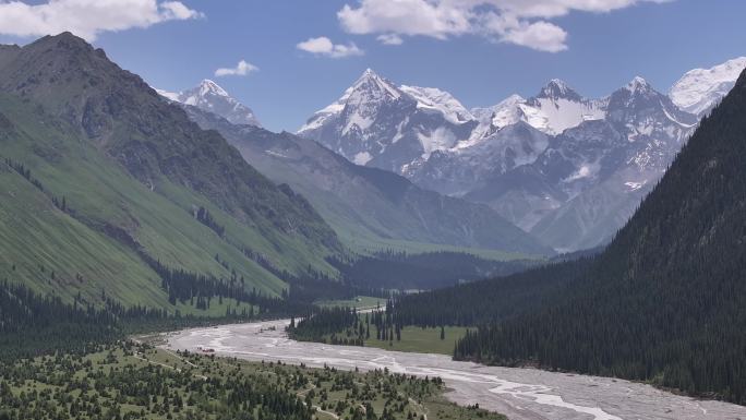 航拍夏塔雪山森林公园