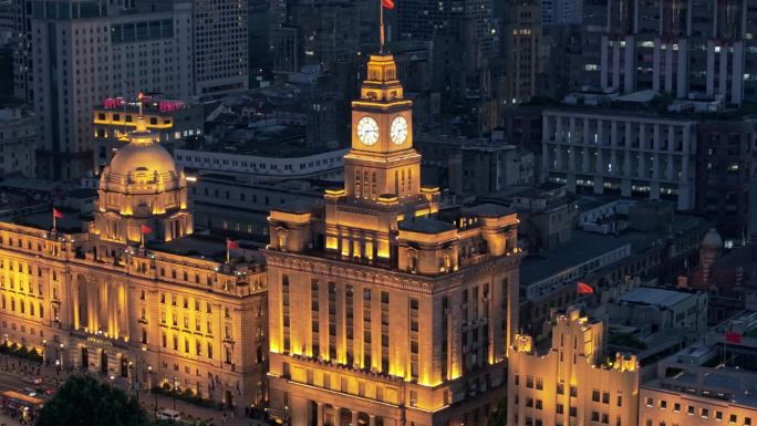 上海外滩国际建筑展美丽夜景鸟瞰图。