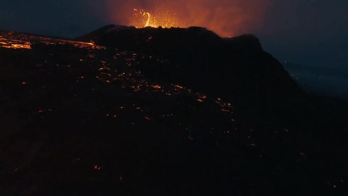 穿越机火山喷发岩浆爆炸4k