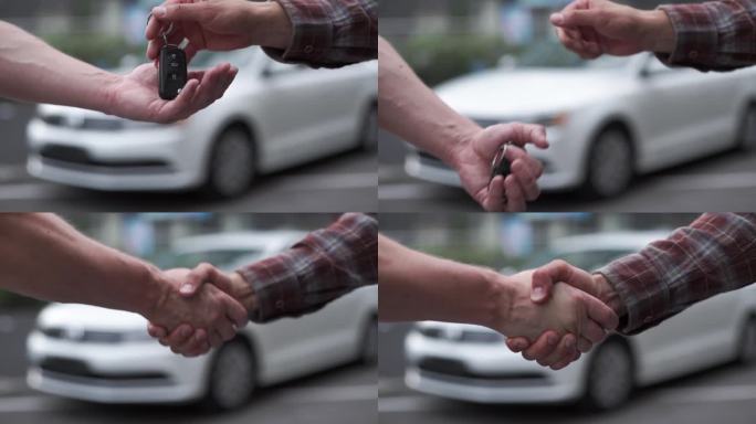 男手把车钥匙交给男手在汽车经销商处近距离接触。