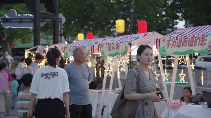 青年集市夜市人流摊位