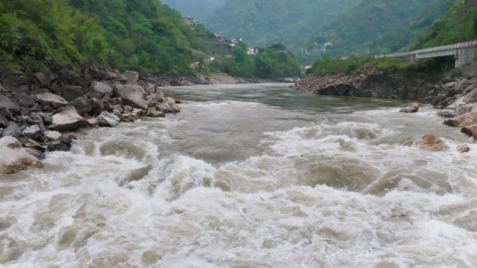 云南怒江湍急水流4k